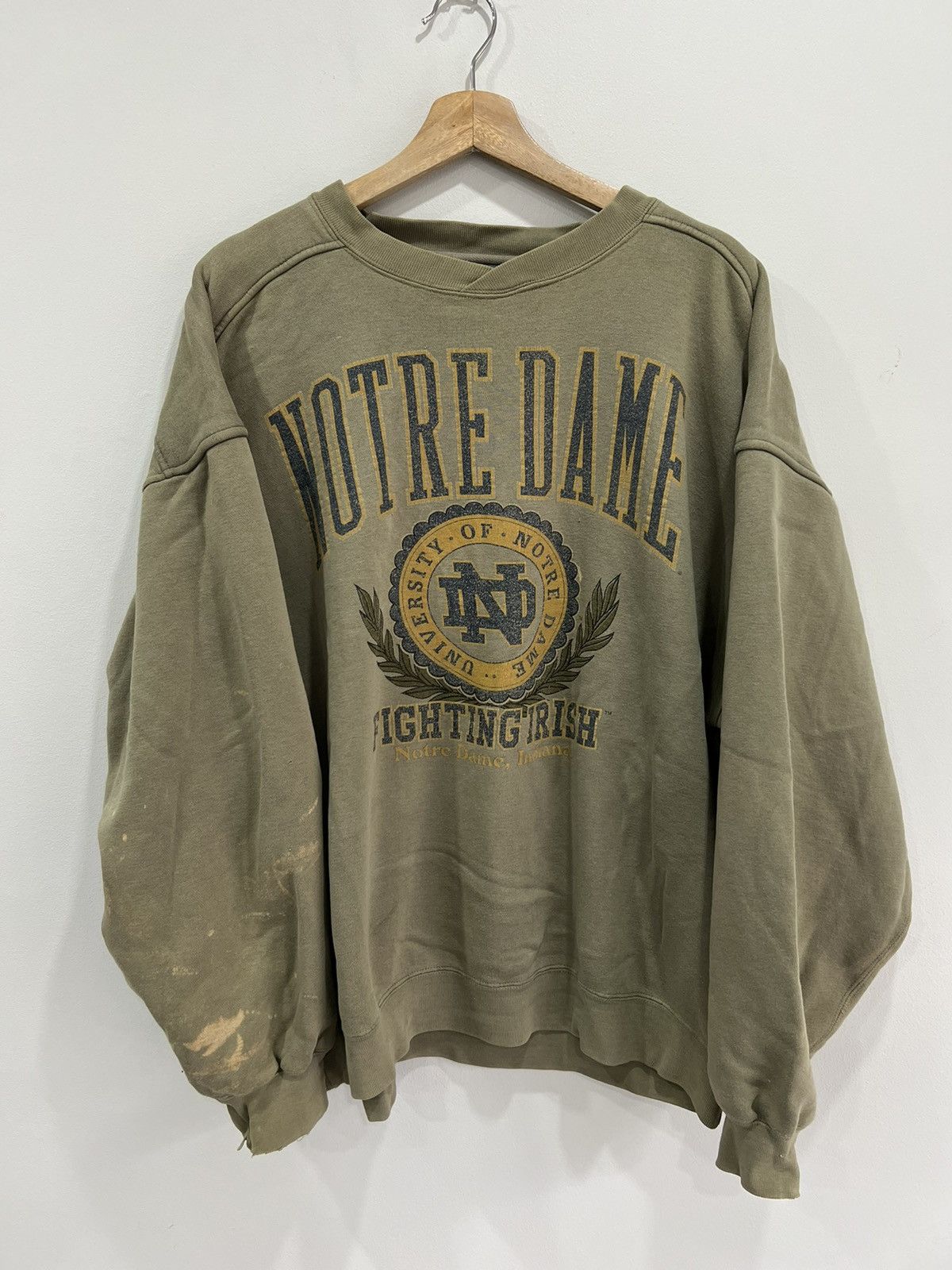 RARE VINTAGE Notre orders Dame Sweater Sz Lrg