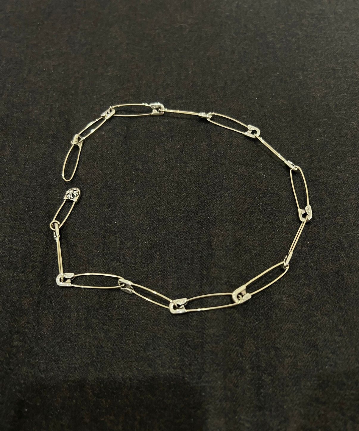 Safety pin choker outlet
