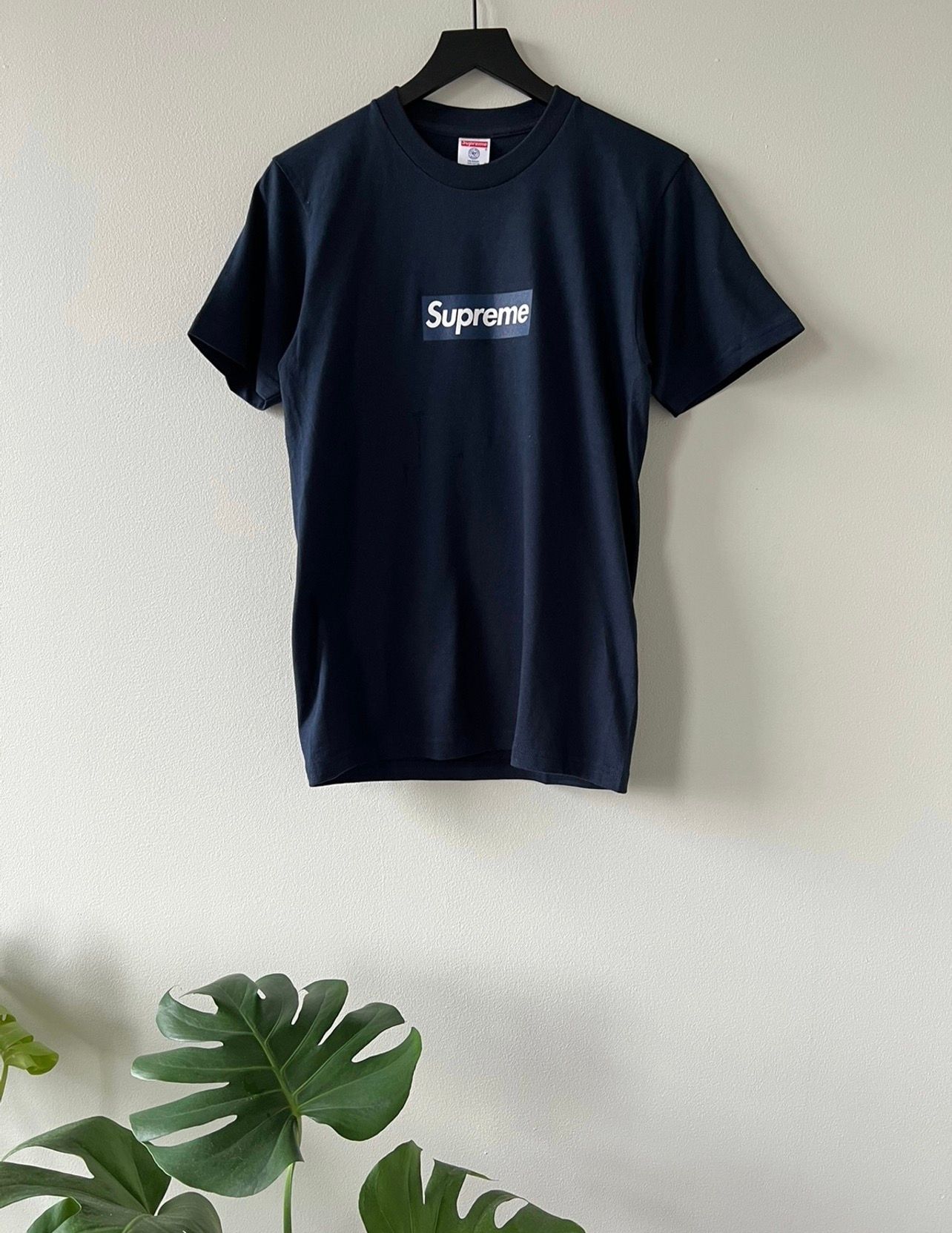 Supreme yankees t shirt on sale