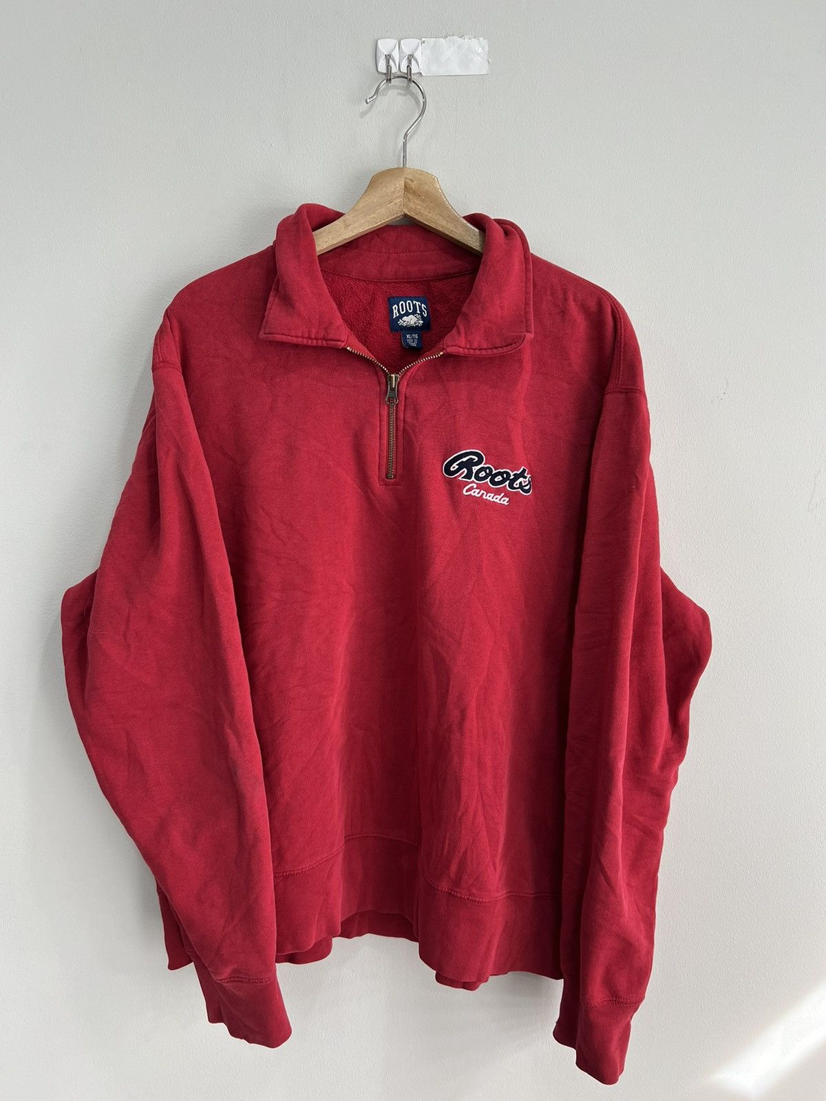 Red roots sweater online