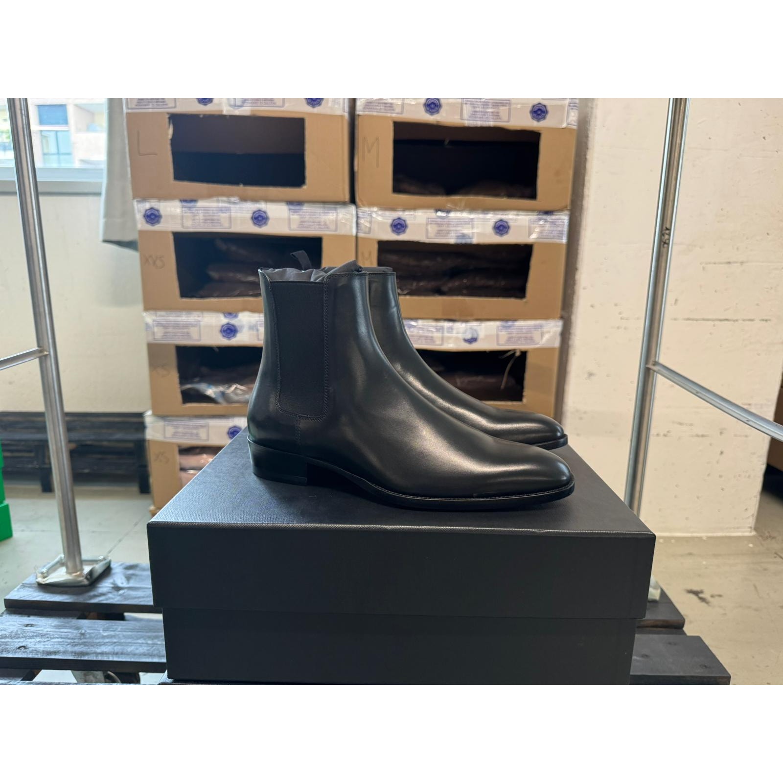 Saint laurent paris chelsea boots clearance
